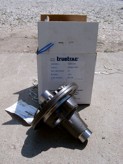 9″ Inch Ford Eaton Detroit True Trac Posi – 31 Spline – 913A586 – Rearend – NEW!
