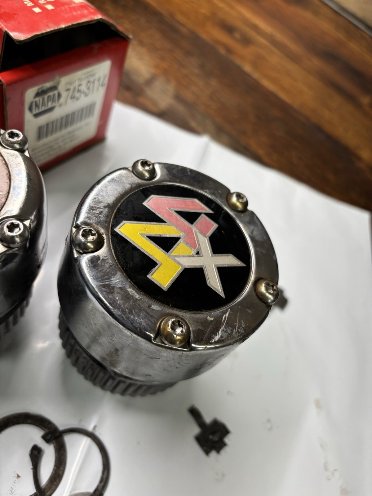 GM Auto Locking 4X4 Hubs For Dana 60 Axles GMC 35 CHEVY 30, UNKNOWN CONDITION